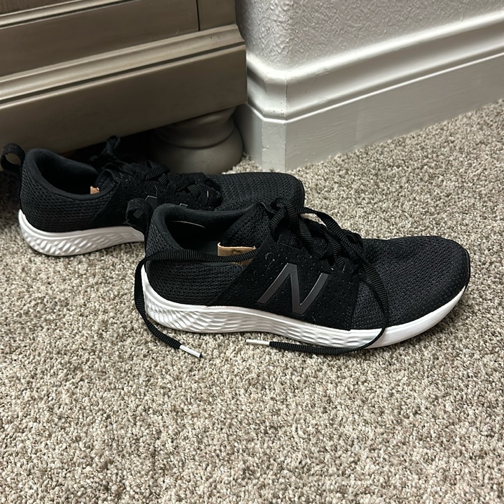 Women’s black and white New Balance